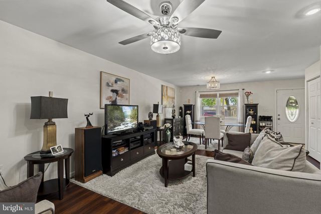 802 RENNARD LN, Morrisville, PA 19067