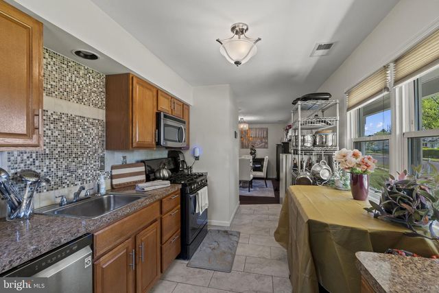 802 RENNARD LN, Morrisville, PA 19067