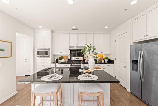 60 Strawberry Grove, Irvine, CA 92620