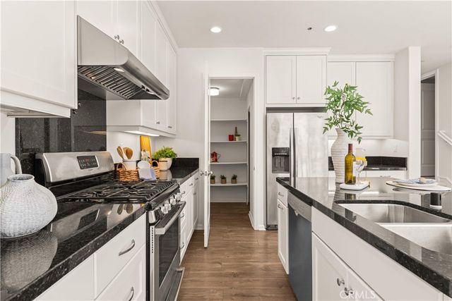 60 Strawberry Grove, Irvine, CA 92620