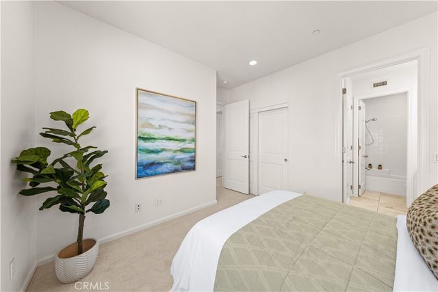60 Strawberry Grove, Irvine, CA 92620