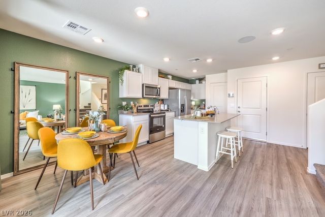 6086 Hibiscus Garden St. Street 9, North Las Vegas, NV 89081