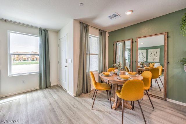 6086 Hibiscus Garden St. Street 9, North Las Vegas, NV 89081