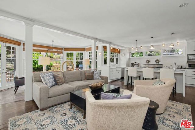 11027 Cashmere Street, Los Angeles, CA 90049