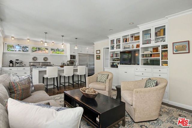 11027 Cashmere Street, Los Angeles, CA 90049