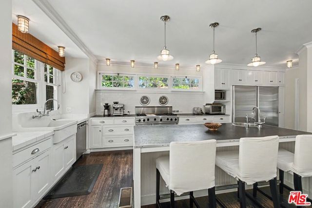 11027 Cashmere Street, Los Angeles, CA 90049