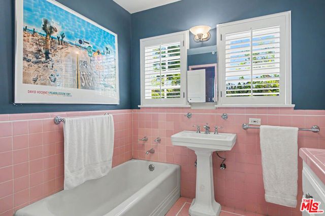 11027 Cashmere Street, Los Angeles, CA 90049