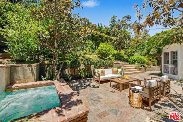 11027 Cashmere Street, Los Angeles, CA 90049