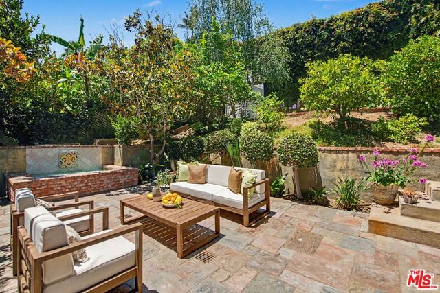 11027 Cashmere Street, Los Angeles, CA 90049