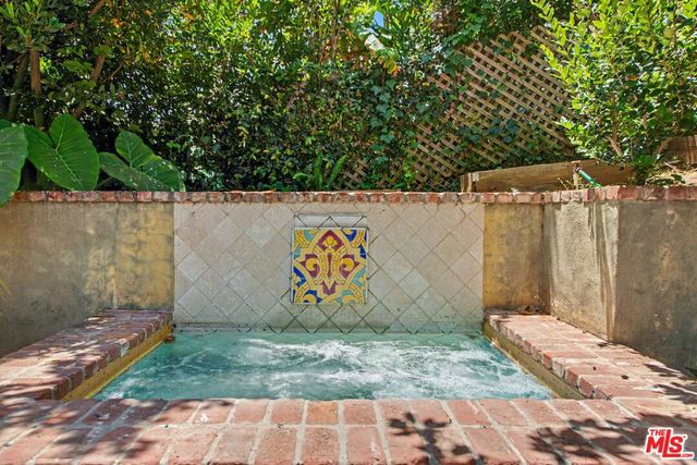 11027 Cashmere Street, Los Angeles, CA 90049