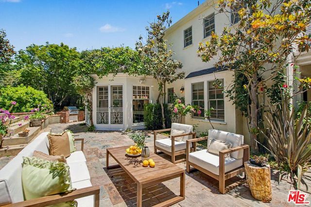 11027 Cashmere Street, Los Angeles, CA 90049