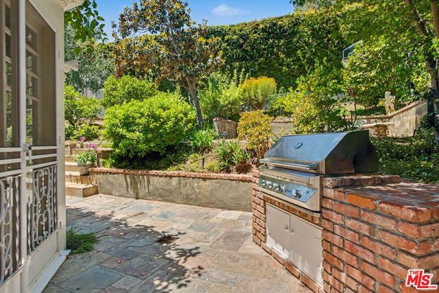 11027 Cashmere Street, Los Angeles, CA 90049