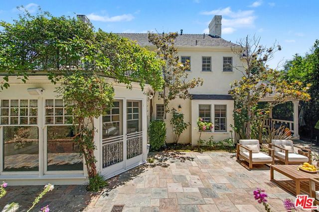 11027 Cashmere Street, Los Angeles, CA 90049