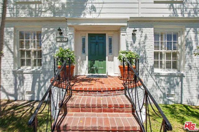 11027 Cashmere Street, Los Angeles, CA 90049