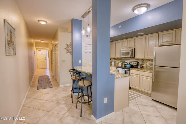 2228 Beach Drive, 306, Gulfport, MS 39507