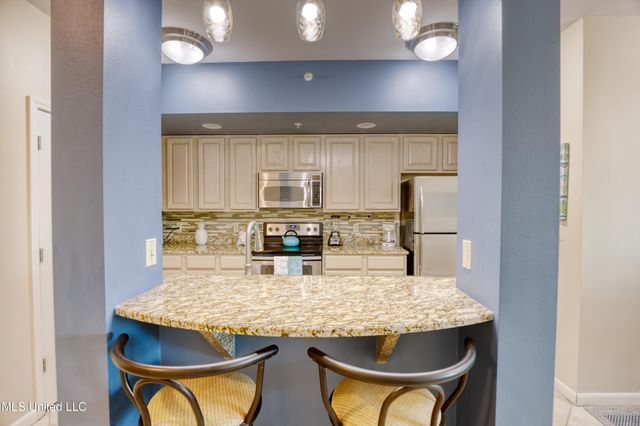 2228 Beach Drive, 306, Gulfport, MS 39507