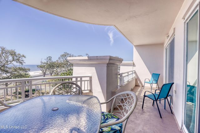 2228 Beach Drive, 306, Gulfport, MS 39507