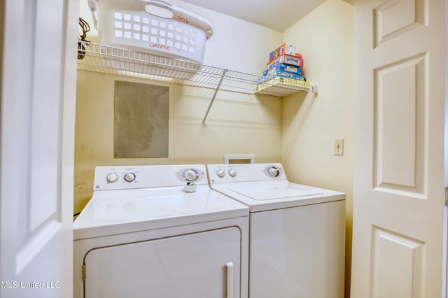 2228 Beach Drive, 306, Gulfport, MS 39507