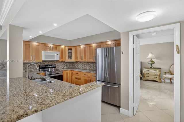 200 Leslie Dr 707, Hallandale Beach, FL 33009