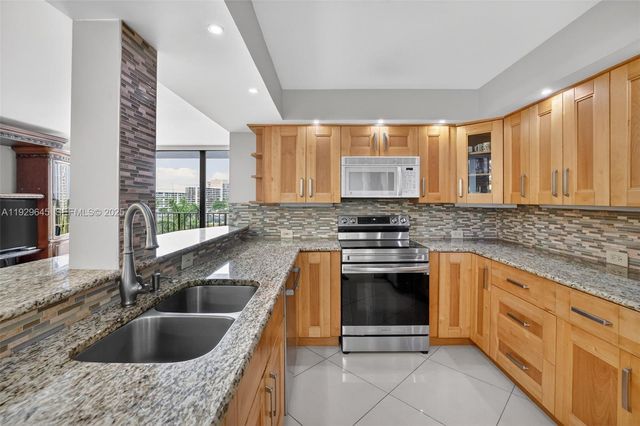 200 Leslie Dr 707, Hallandale Beach, FL 33009