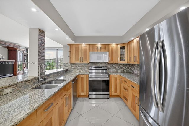 200 Leslie Dr 707, Hallandale Beach, FL 33009