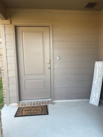 421 Beekeeper Drive, Fort Worth, TX 76131