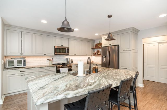 2258 Bluegrama Drive, Burlington, KY 41005