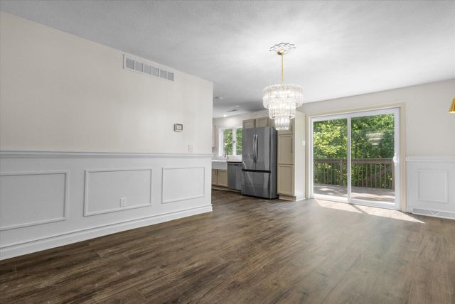 5121 N RTE E, Columbia, MO 65202
