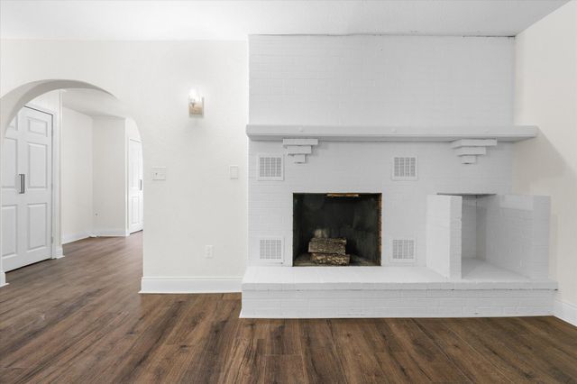 5121 N RTE E, Columbia, MO 65202
