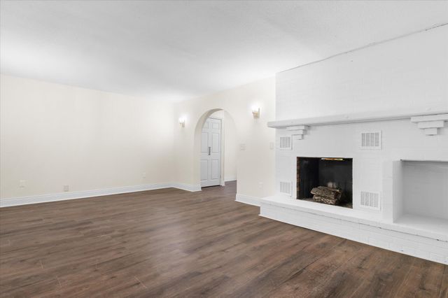 5121 N RTE E, Columbia, MO 65202