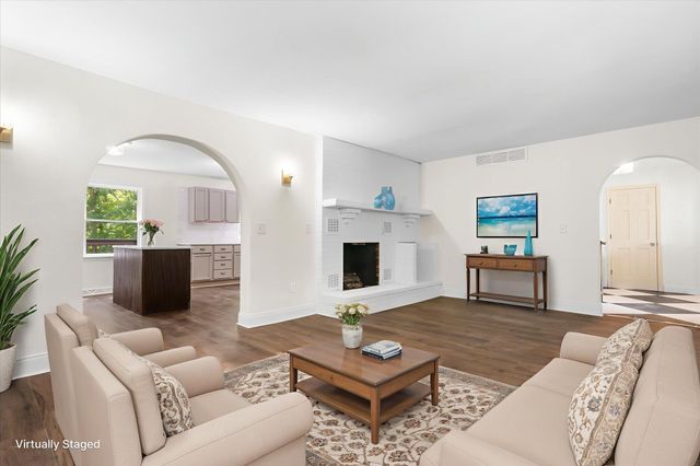 5121 N RTE E, Columbia, MO 65202
