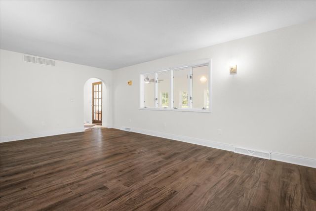 5121 N RTE E, Columbia, MO 65202