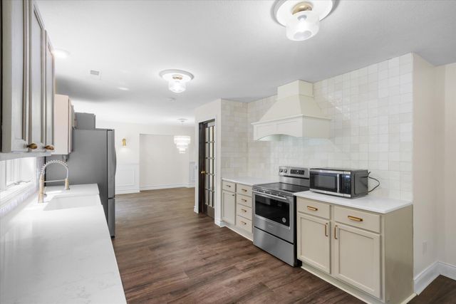 5121 N RTE E, Columbia, MO 65202