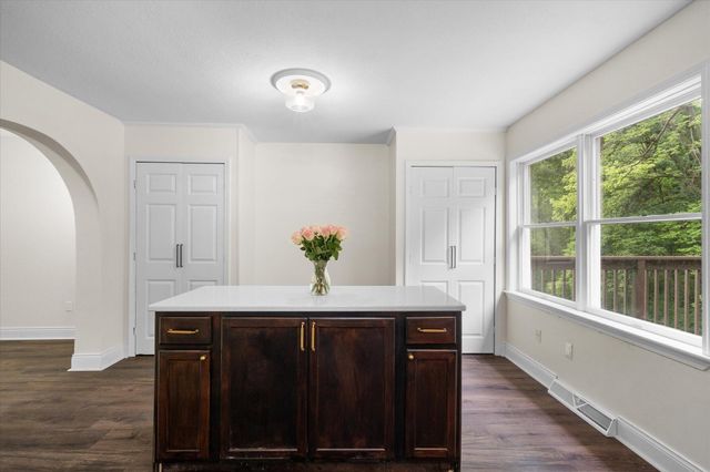 5121 N RTE E, Columbia, MO 65202
