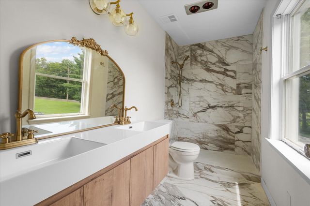 5121 N RTE E, Columbia, MO 65202
