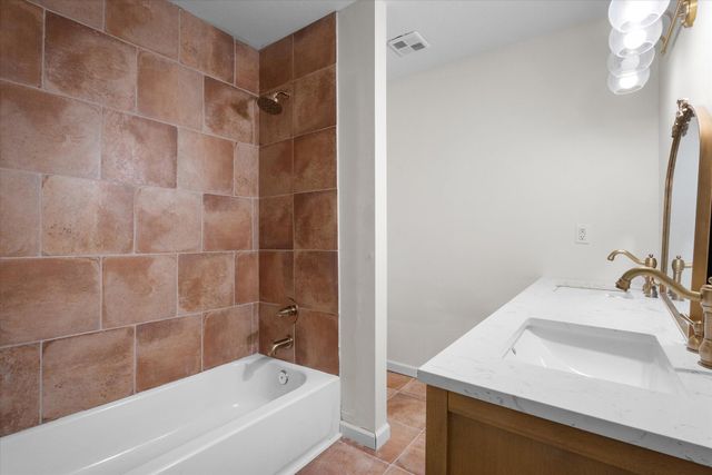 5121 N RTE E, Columbia, MO 65202