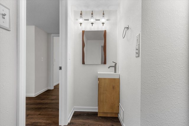 5121 N RTE E, Columbia, MO 65202