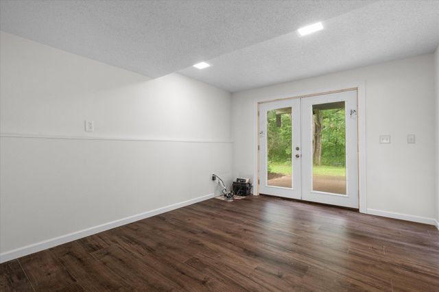5121 N RTE E, Columbia, MO 65202