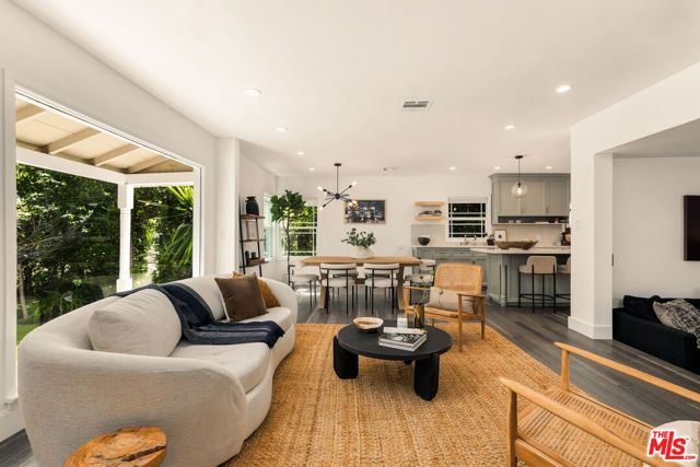 2903 Delaware Avenue, Santa Monica, CA 90404