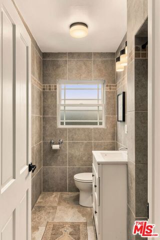 2903 Delaware Avenue, Santa Monica, CA 90404
