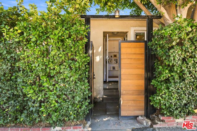 2903 Delaware Avenue, Santa Monica, CA 90404
