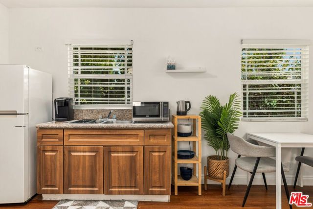 2903 Delaware Avenue, Santa Monica, CA 90404