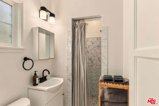 2903 Delaware Avenue, Santa Monica, CA 90404