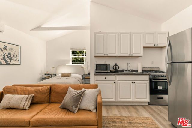 2903 Delaware Avenue, Santa Monica, CA 90404