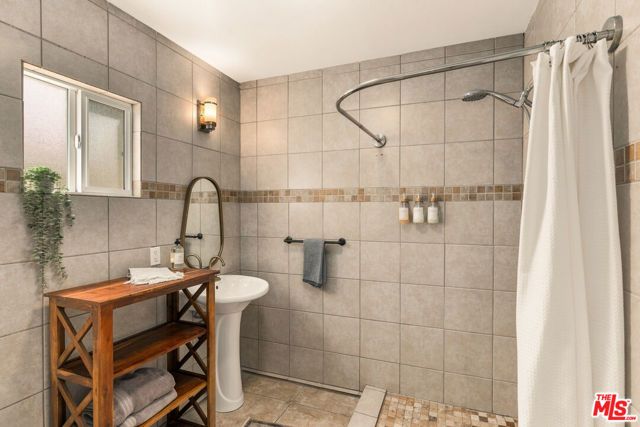 2903 Delaware Avenue, Santa Monica, CA 90404