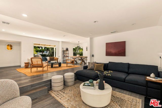 2903 Delaware Avenue, Santa Monica, CA 90404
