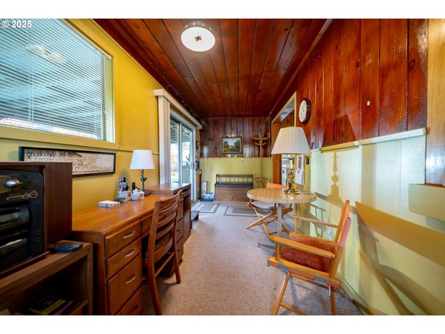 46280 LYONS MILL CITY Dr, Lyons, OR 97358