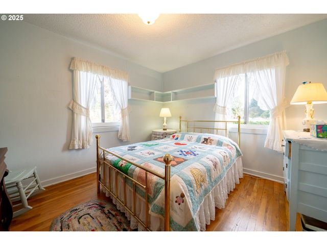 46280 LYONS MILL CITY Dr, Lyons, OR 97358