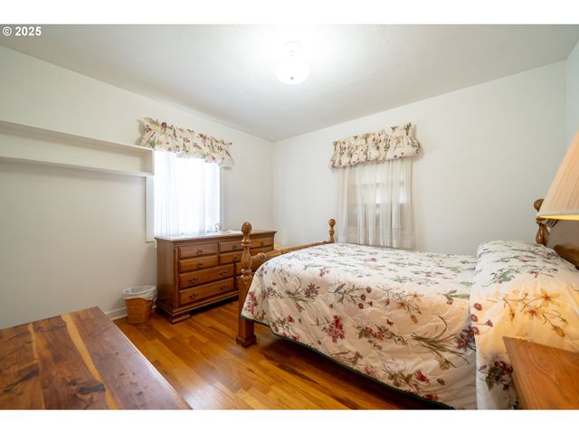 46280 LYONS MILL CITY Dr, Lyons, OR 97358