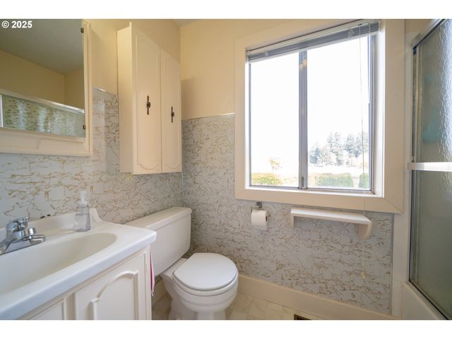 46280 LYONS MILL CITY Dr, Lyons, OR 97358